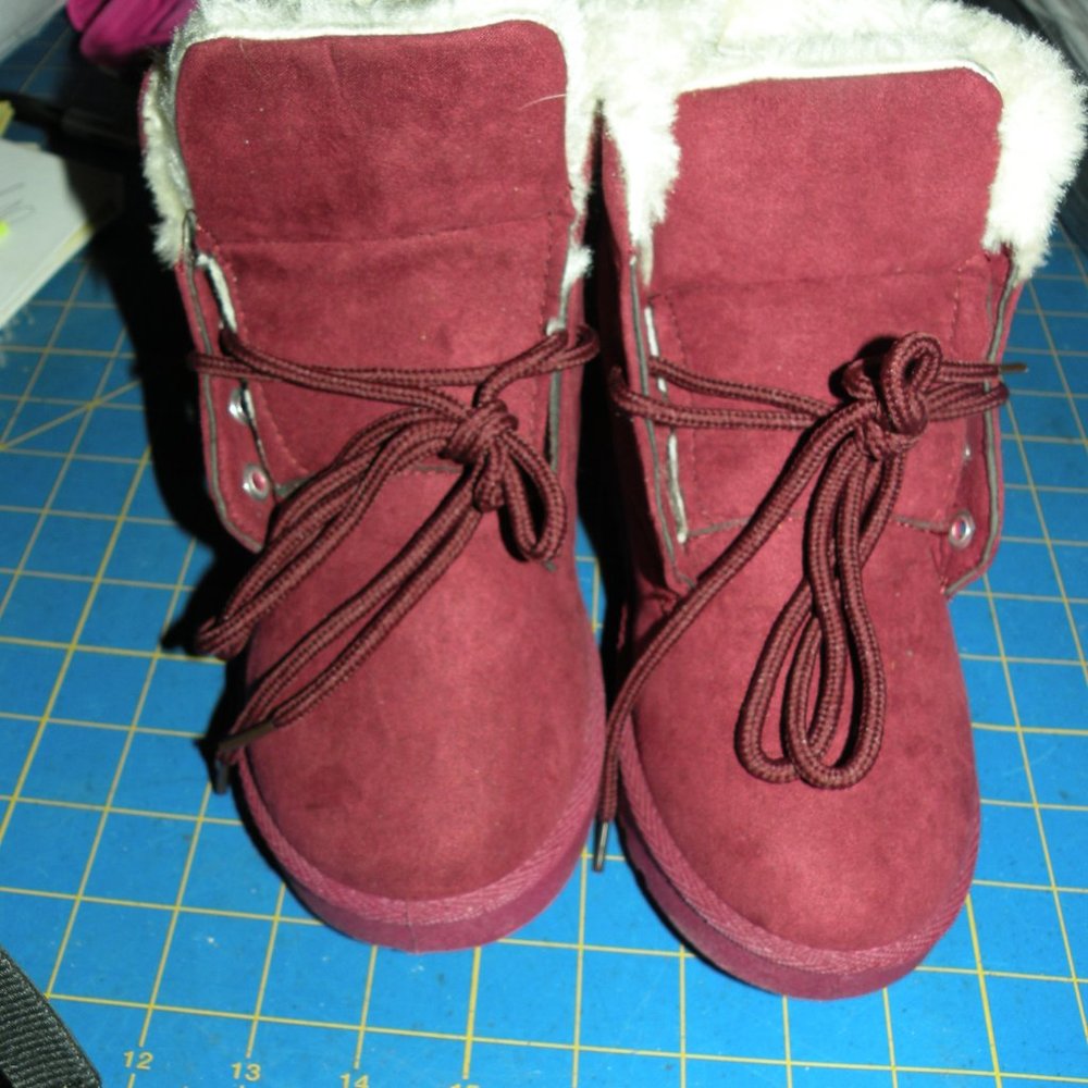 RED SUEDE  SPORT FASHION BOOTS NEW 7